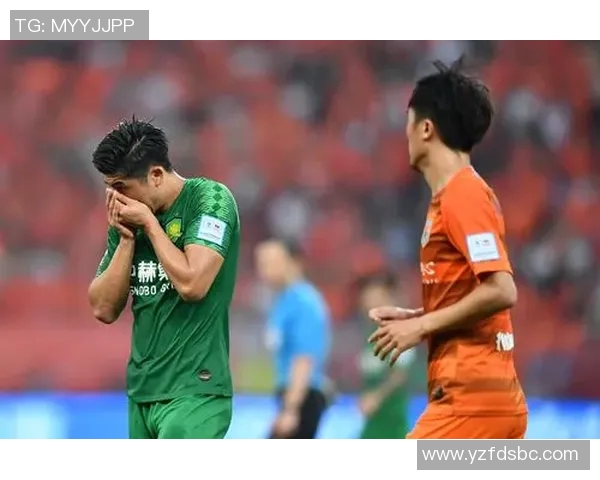 国安与鲁能激战22轮赛场争夺胜利荣耀的精彩对决 国安与鲁能激战22轮赛场争夺胜利荣耀的精彩对决